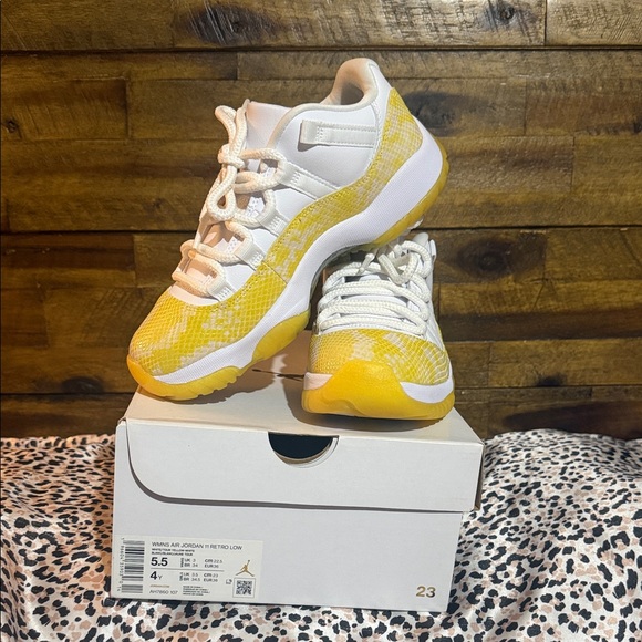 Jordan 11 Retro Low - White and Yellow - Picture 5 of 5